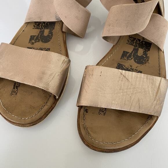 Sorel Sandals Womens Size 8.5 NL2202-204 Gold Leather Gladiator Flat Shoes - Picture 2 of 6